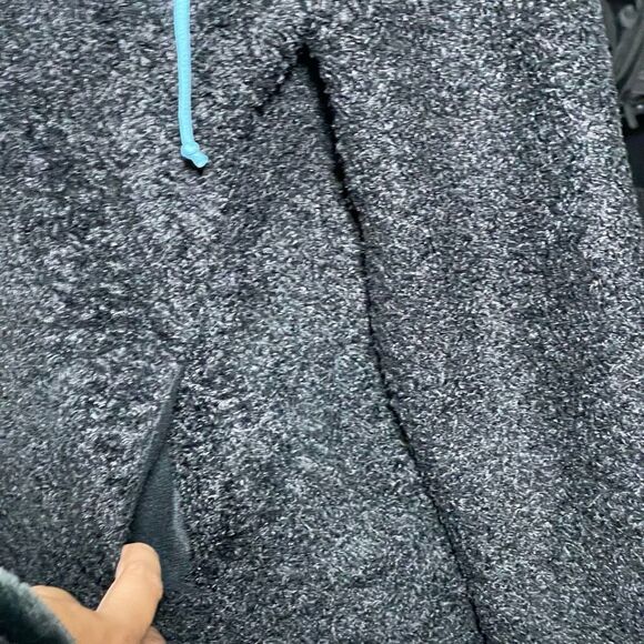 MOUNTAIN HARDWEAR Fuzzy Hooded Sweater, Silky Soft, Kangaroo pockets, Size S - Picture 8 of 9